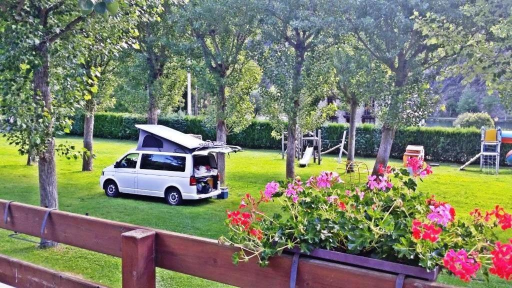 Bungalows Nou Camping La Guingueta D'Aneu ภายนอก รูปภาพ