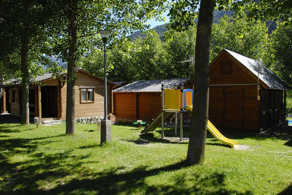 Bungalows Nou Camping La Guingueta D'Aneu ภายนอก รูปภาพ