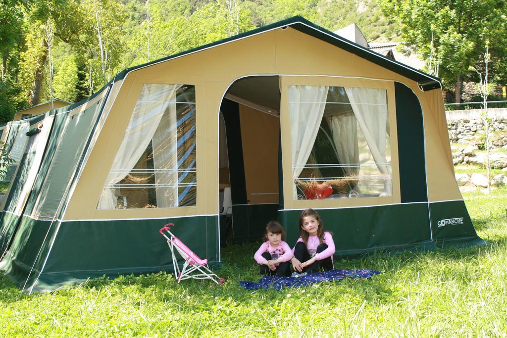 Bungalows Nou Camping La Guingueta D'Aneu ภายนอก รูปภาพ