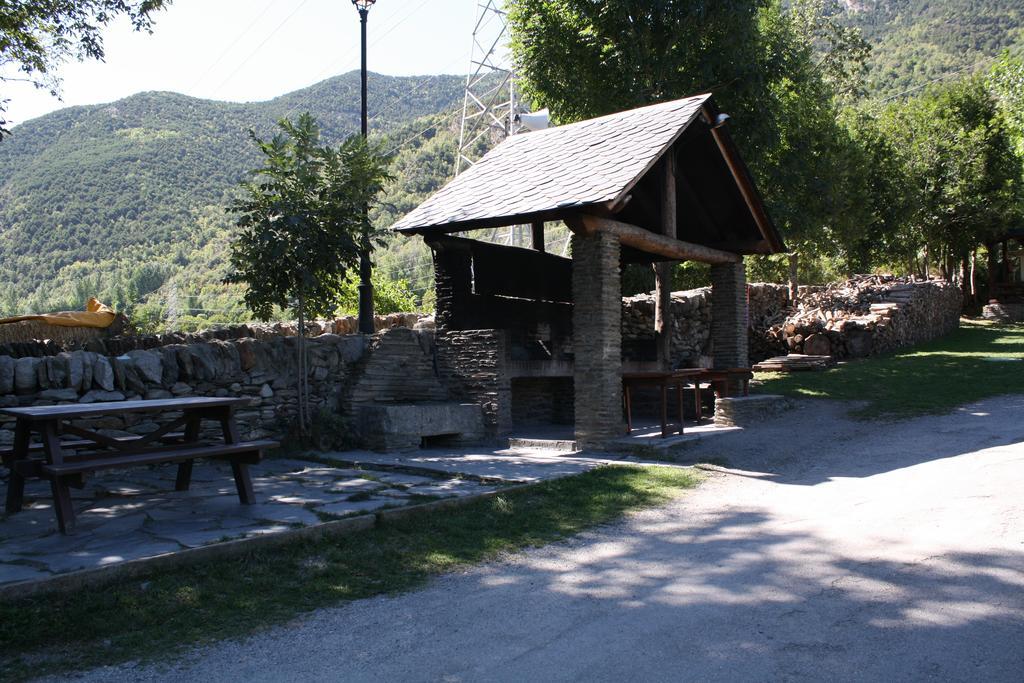 Bungalows Nou Camping La Guingueta D'Aneu ภายนอก รูปภาพ