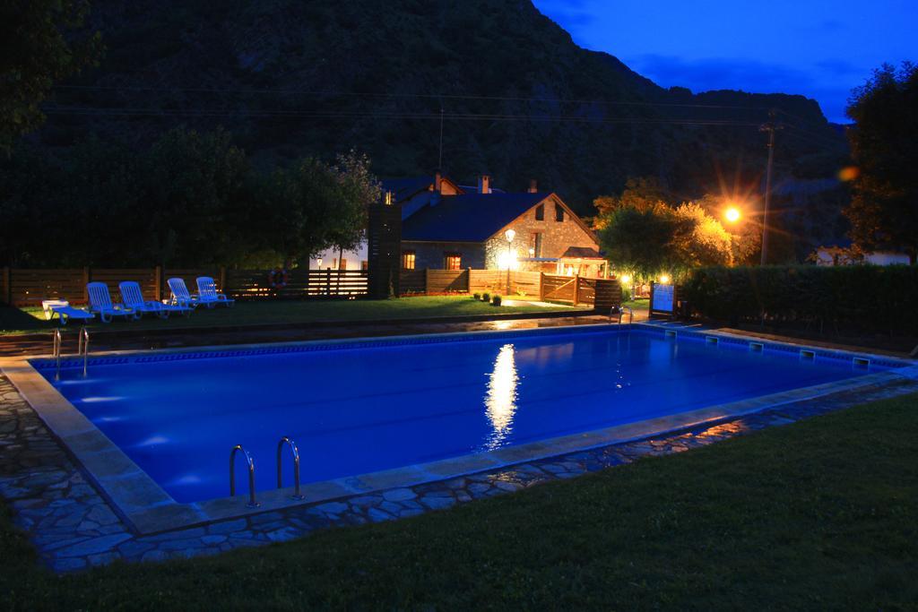 Bungalows Nou Camping La Guingueta D'Aneu ภายนอก รูปภาพ