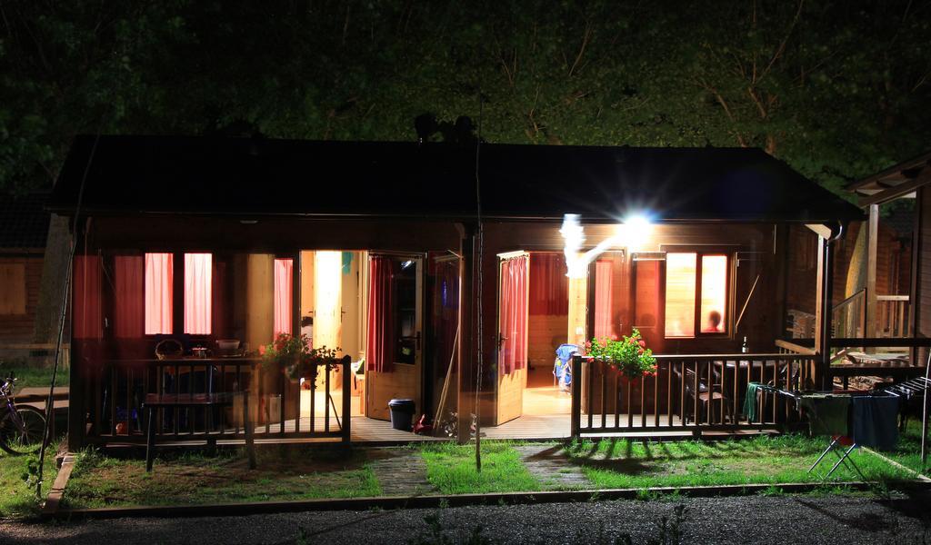 Bungalows Nou Camping La Guingueta D'Aneu ภายนอก รูปภาพ